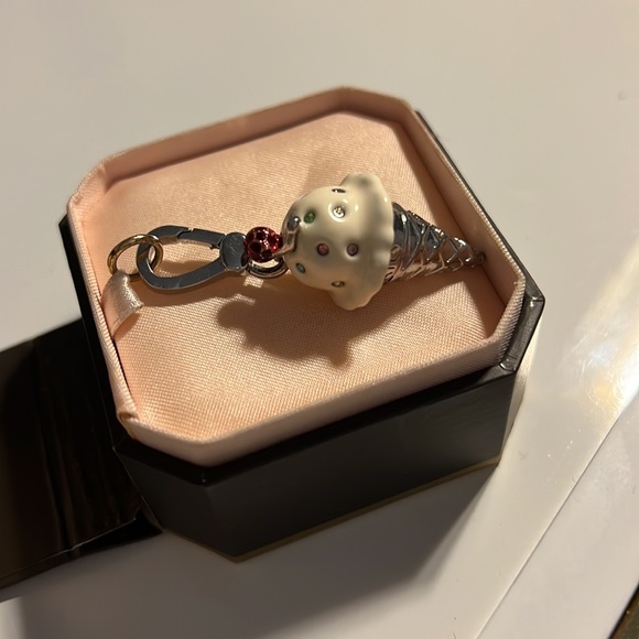 Juicy couture charm. - Picture 5 of 7